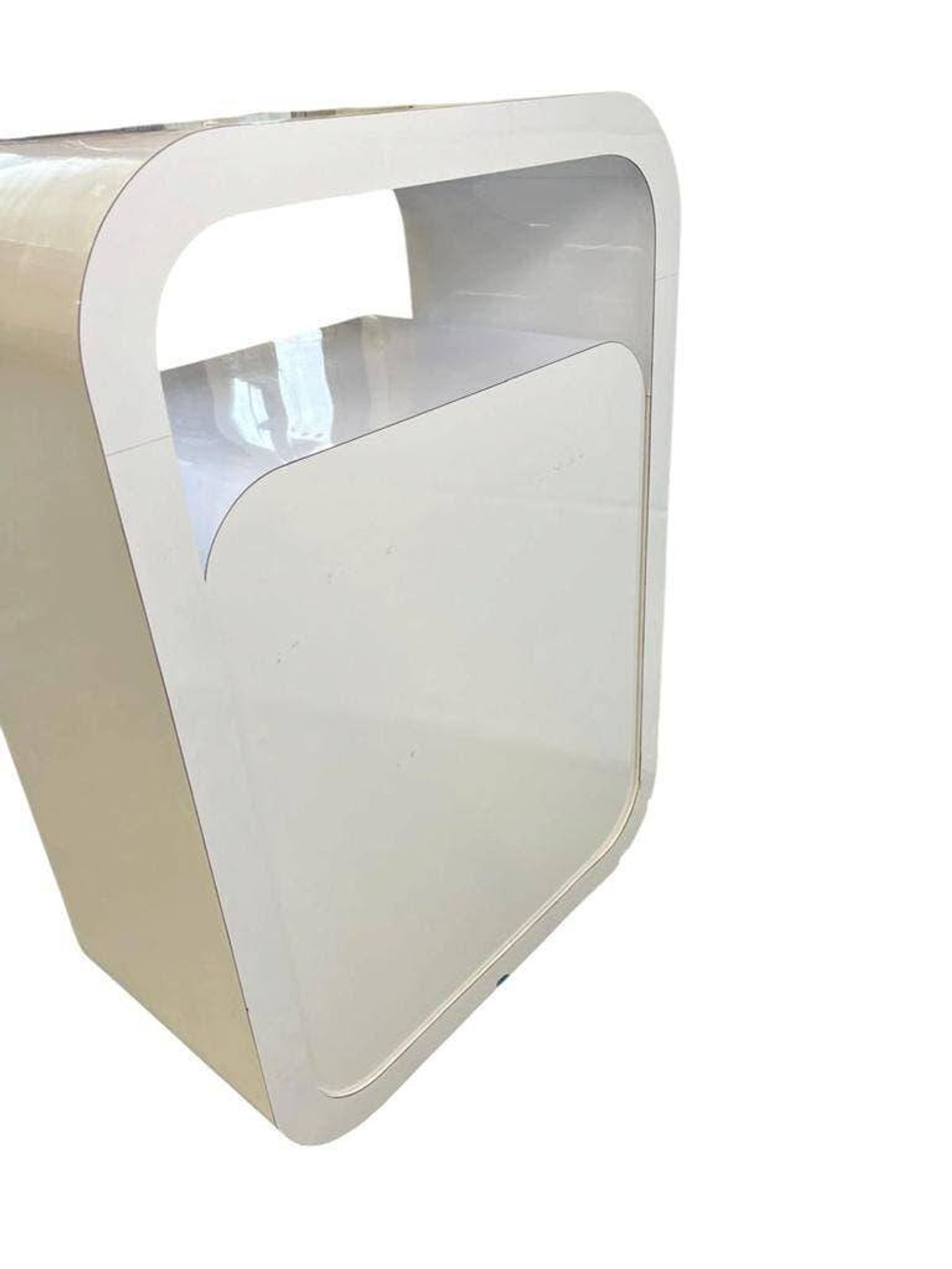 Commode vintage blanche incurvée