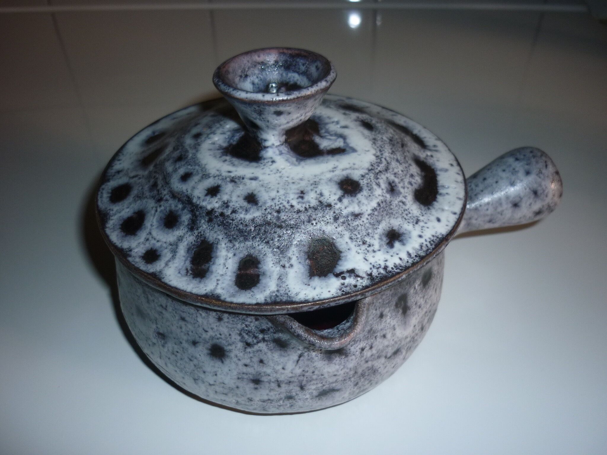 Cassolette style black and grey lava