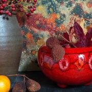 Vase tripode céramique à l'émail rouge vif vintage