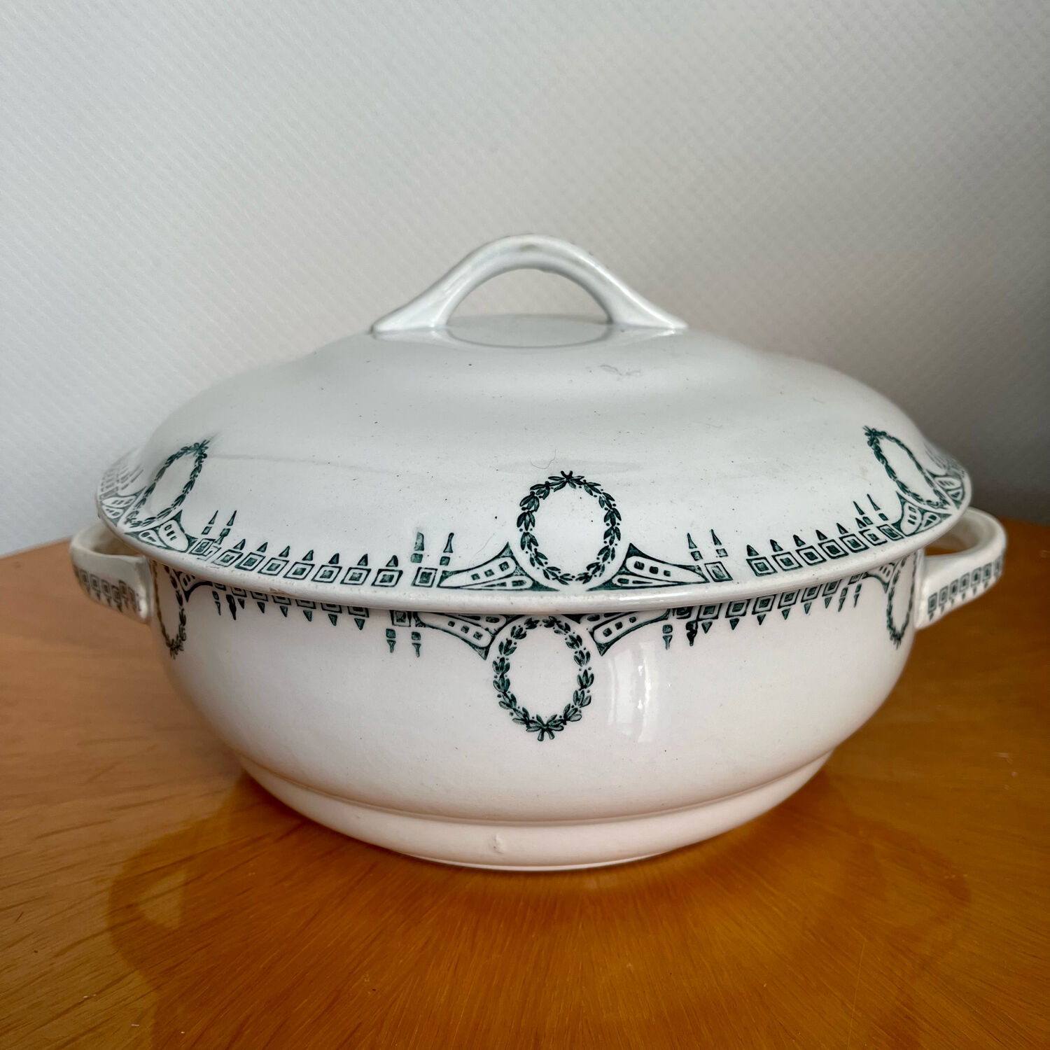 Saint-Amand iron earth flat soup tureen