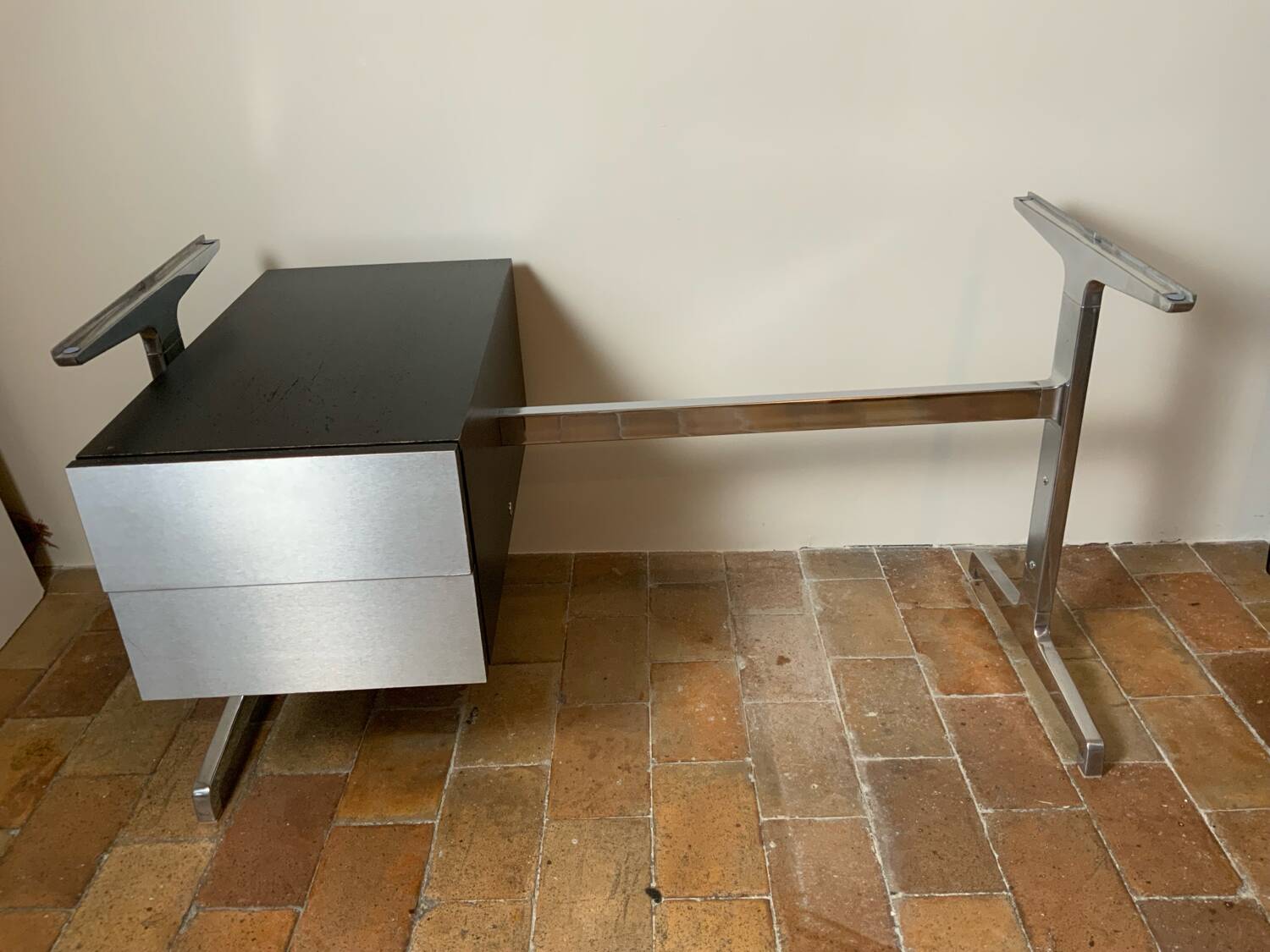 70´ desk