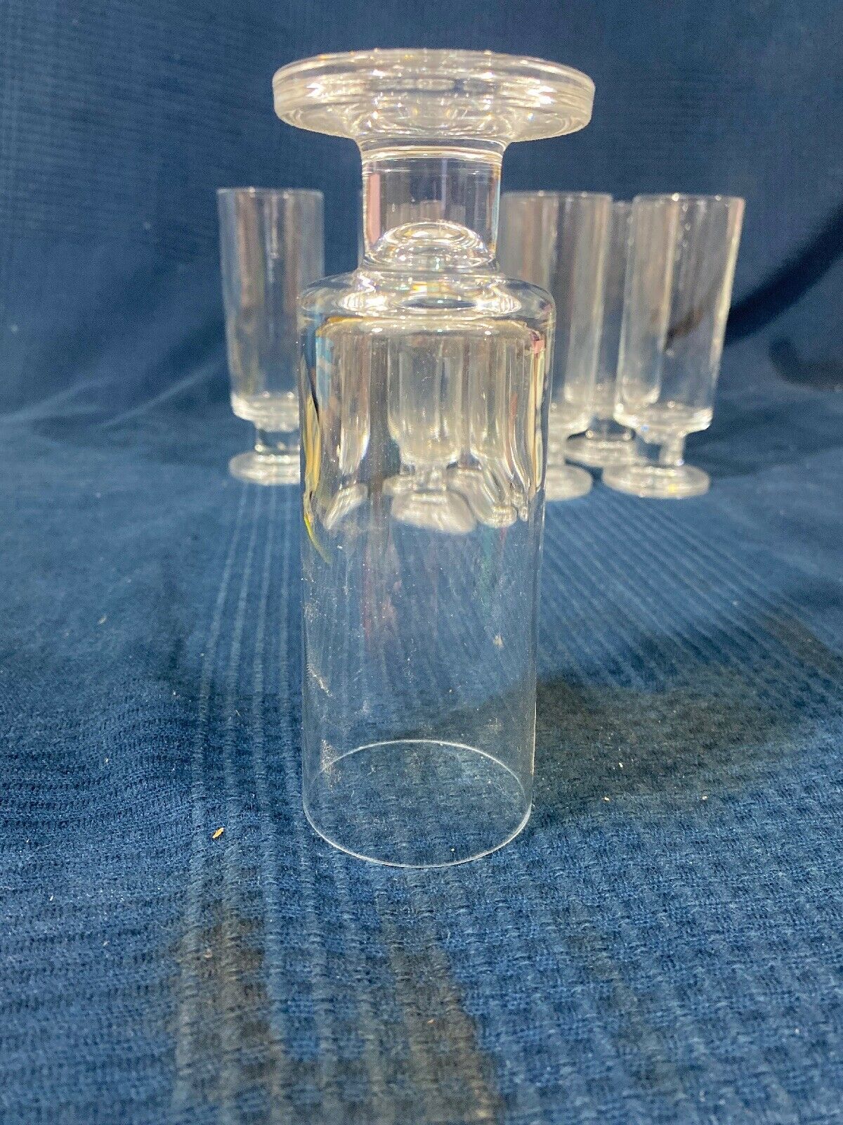 Lot of 8 glass glasses with a big foot