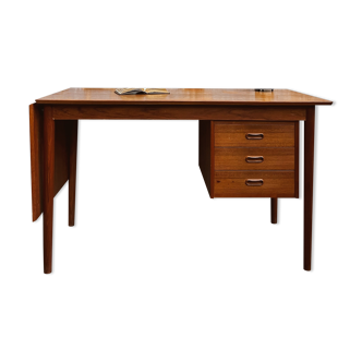 Scandinavian desk