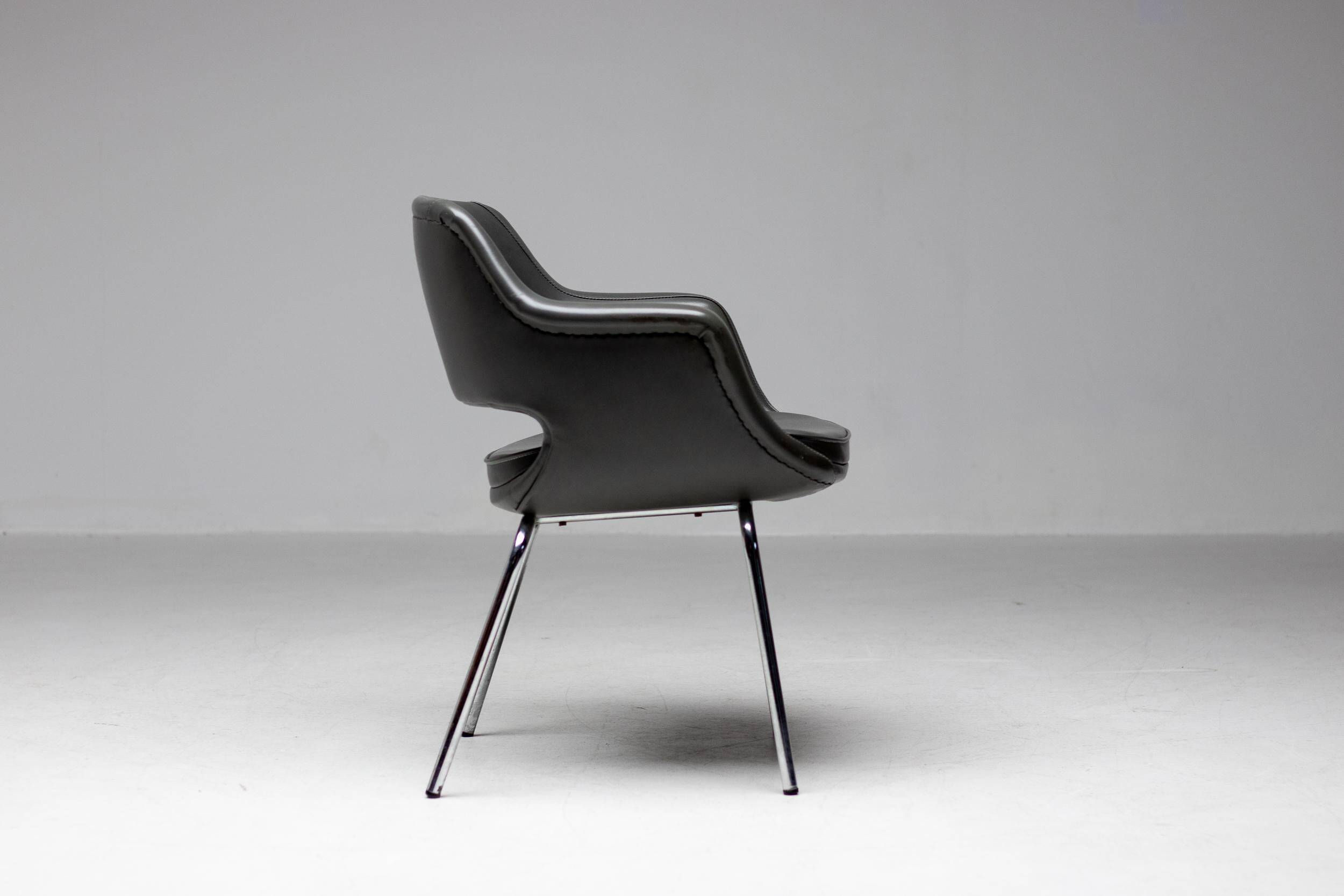 Kilta chairs by Olli Mannermaa in elephant grey, modern Scandinavian mid-century.