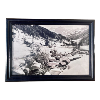 Photographie argentique noir et blanc de montagne sous la neige