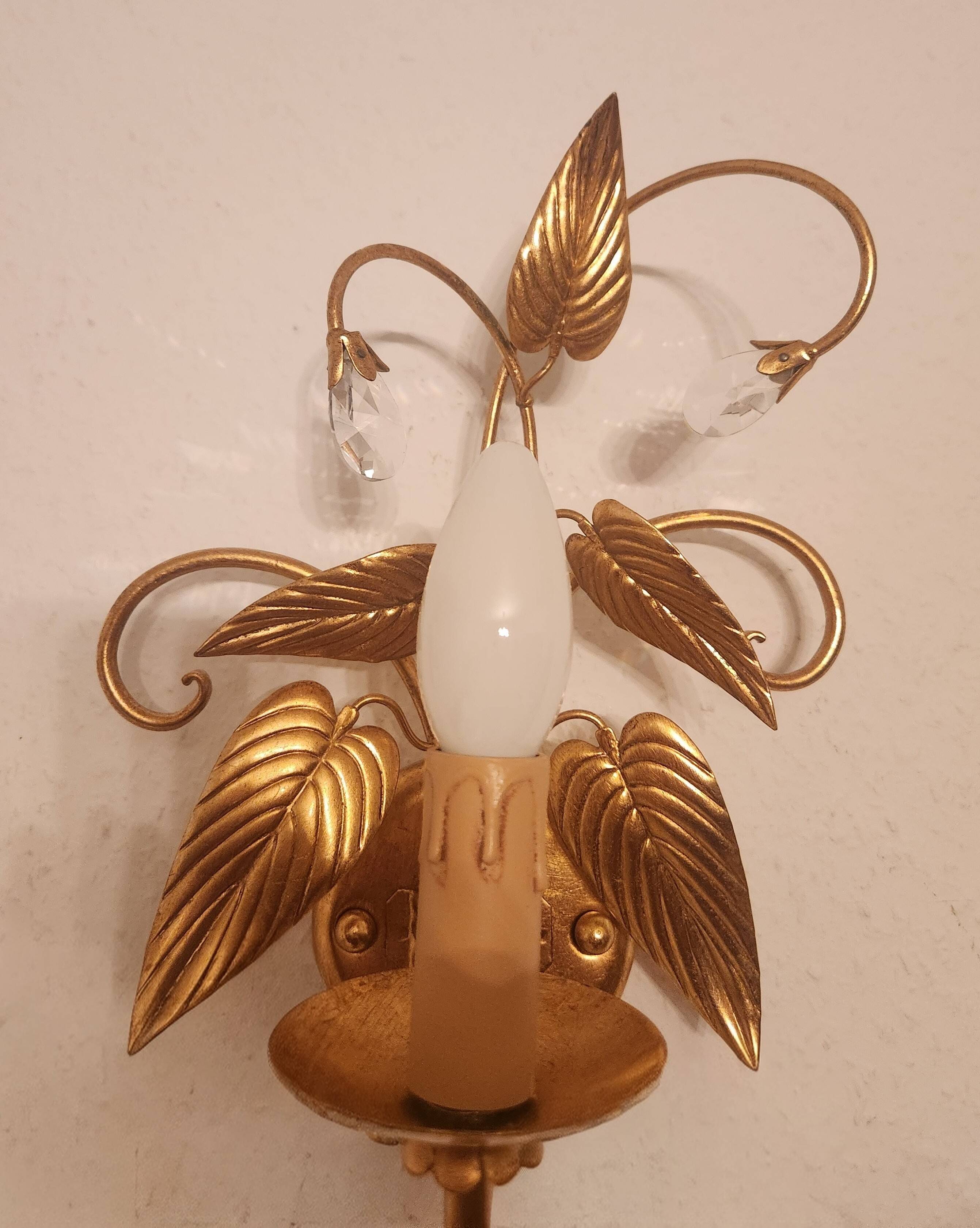Shabby Wandlampe vergoldet Blattgold Kristallelemente Hollywood Regency 70s