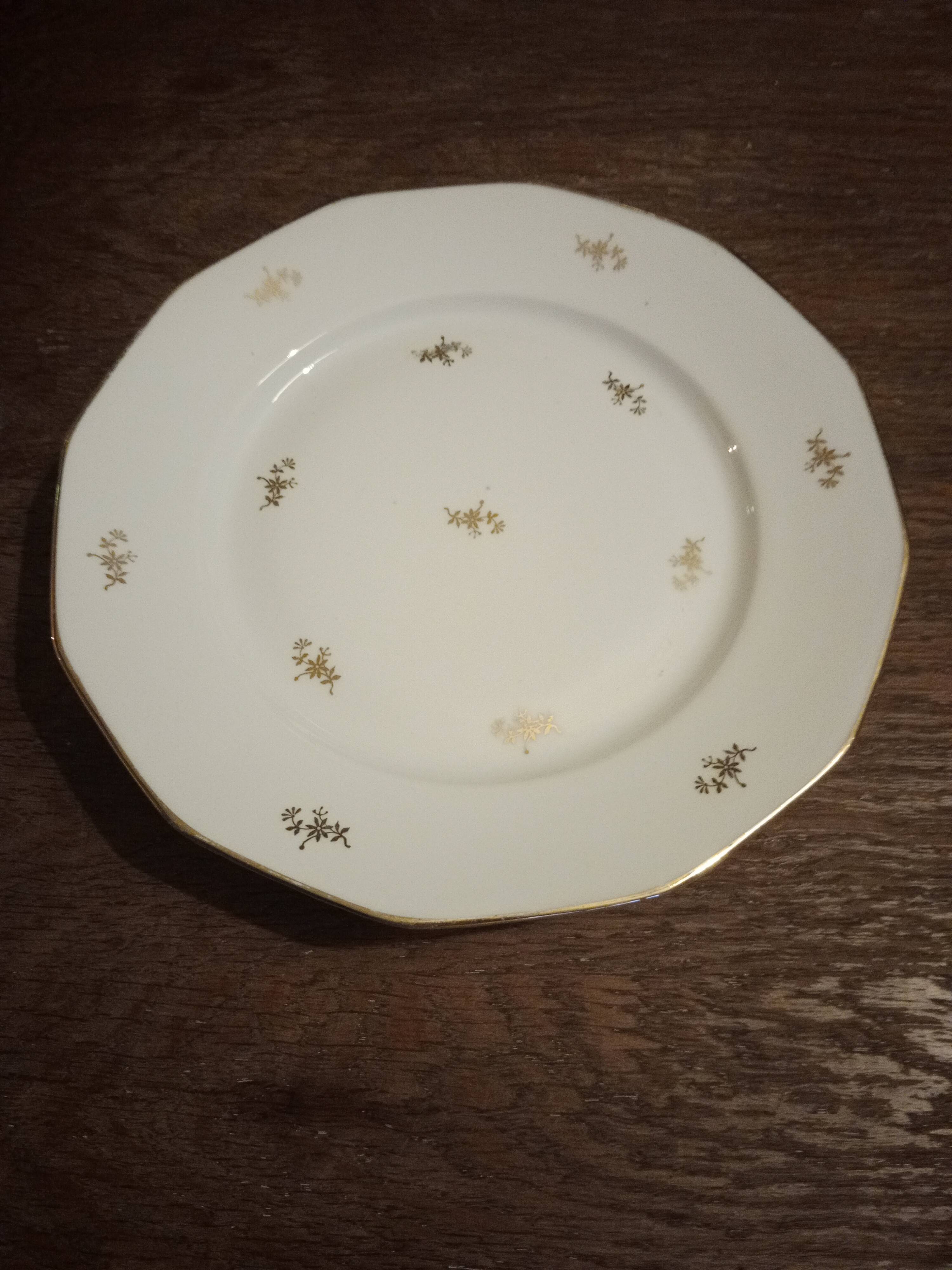 Vintage presentation plate on foot
