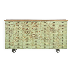 Ancien meuble d’atelier