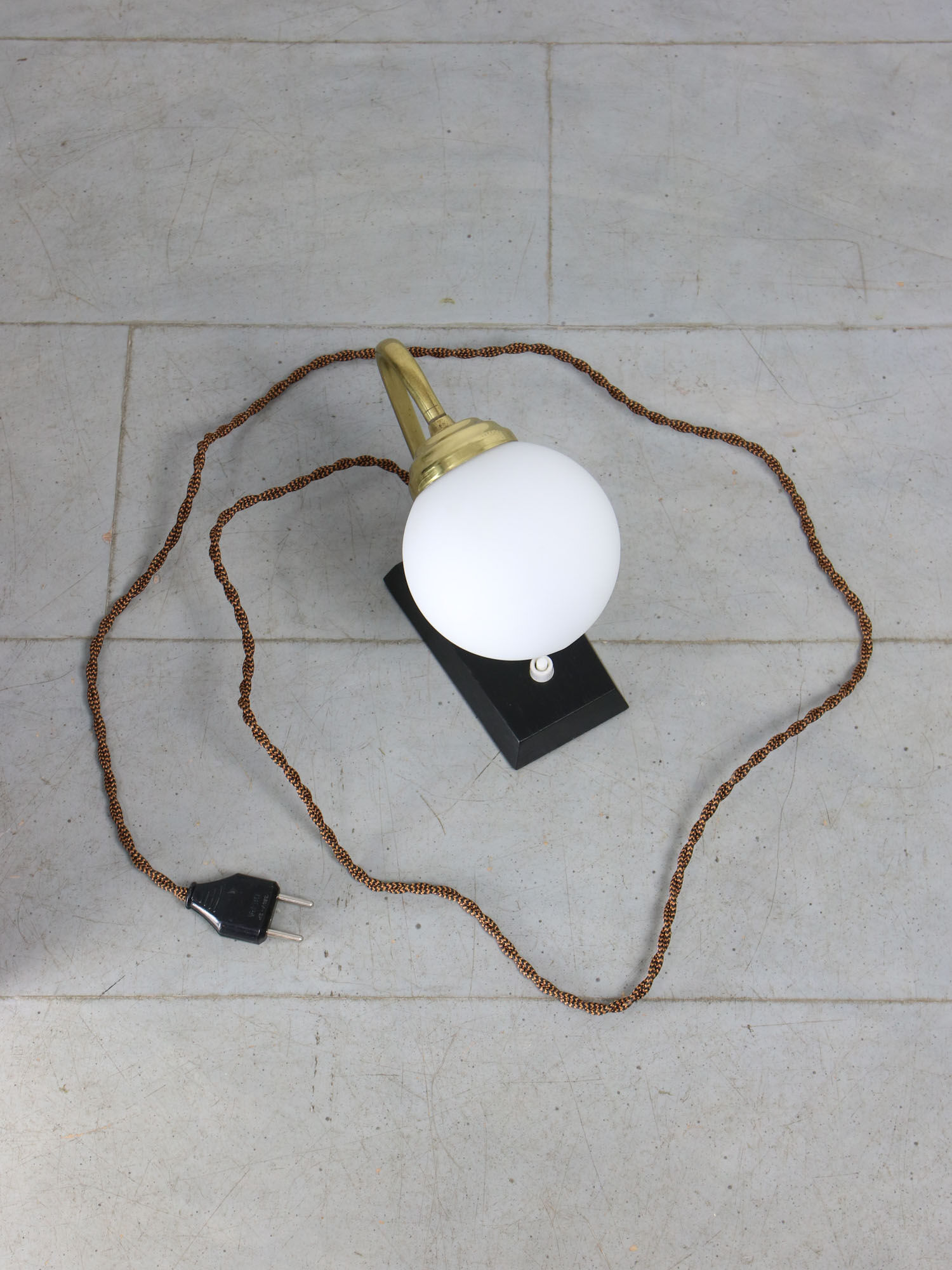 Mid-century Table Lamp in Brass & Opaline