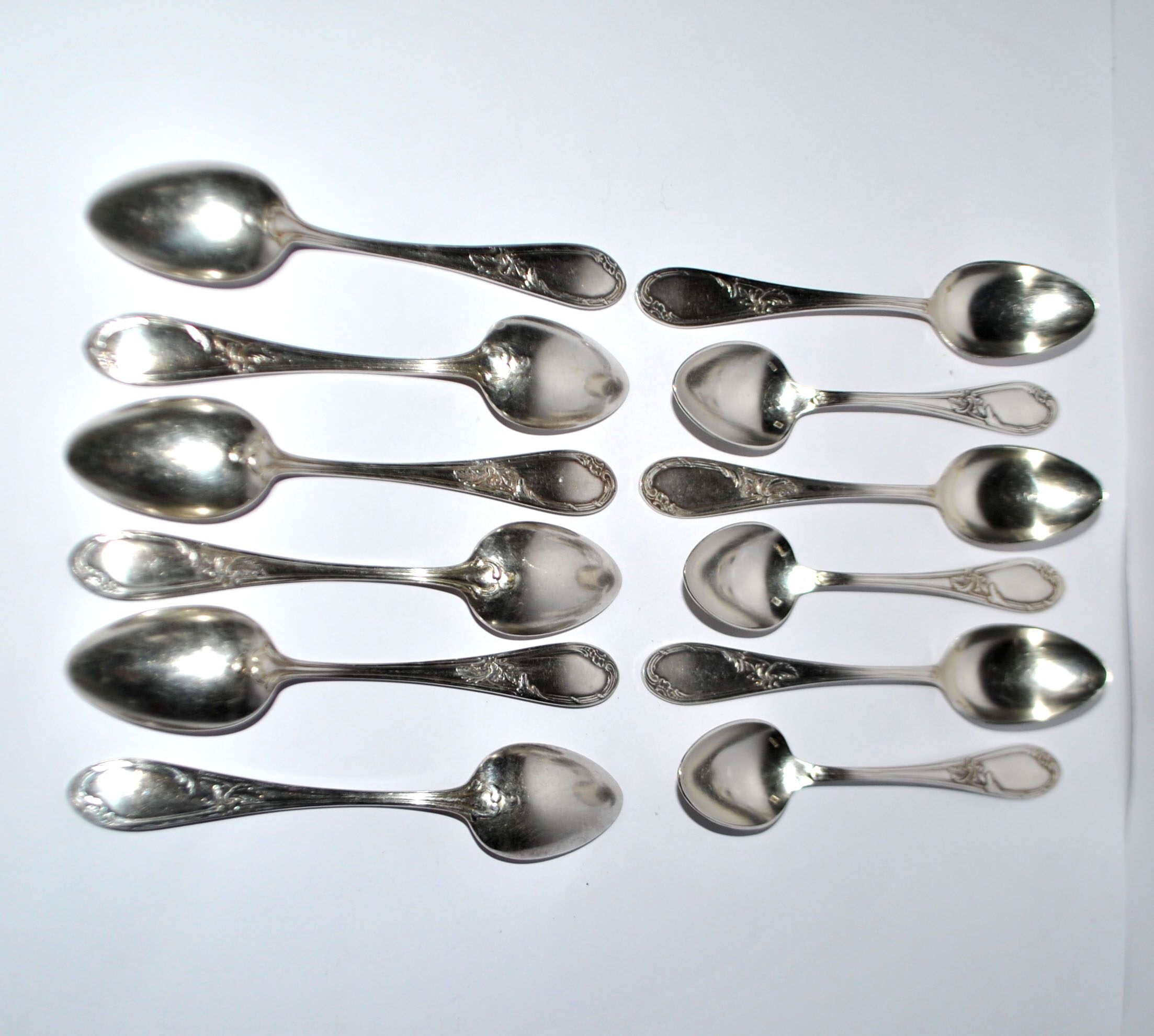 Lot of 12 silver-plated dessert spoons apollo rocaille model.