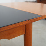 Table en teck, design danois, années 1970, production: Danemark