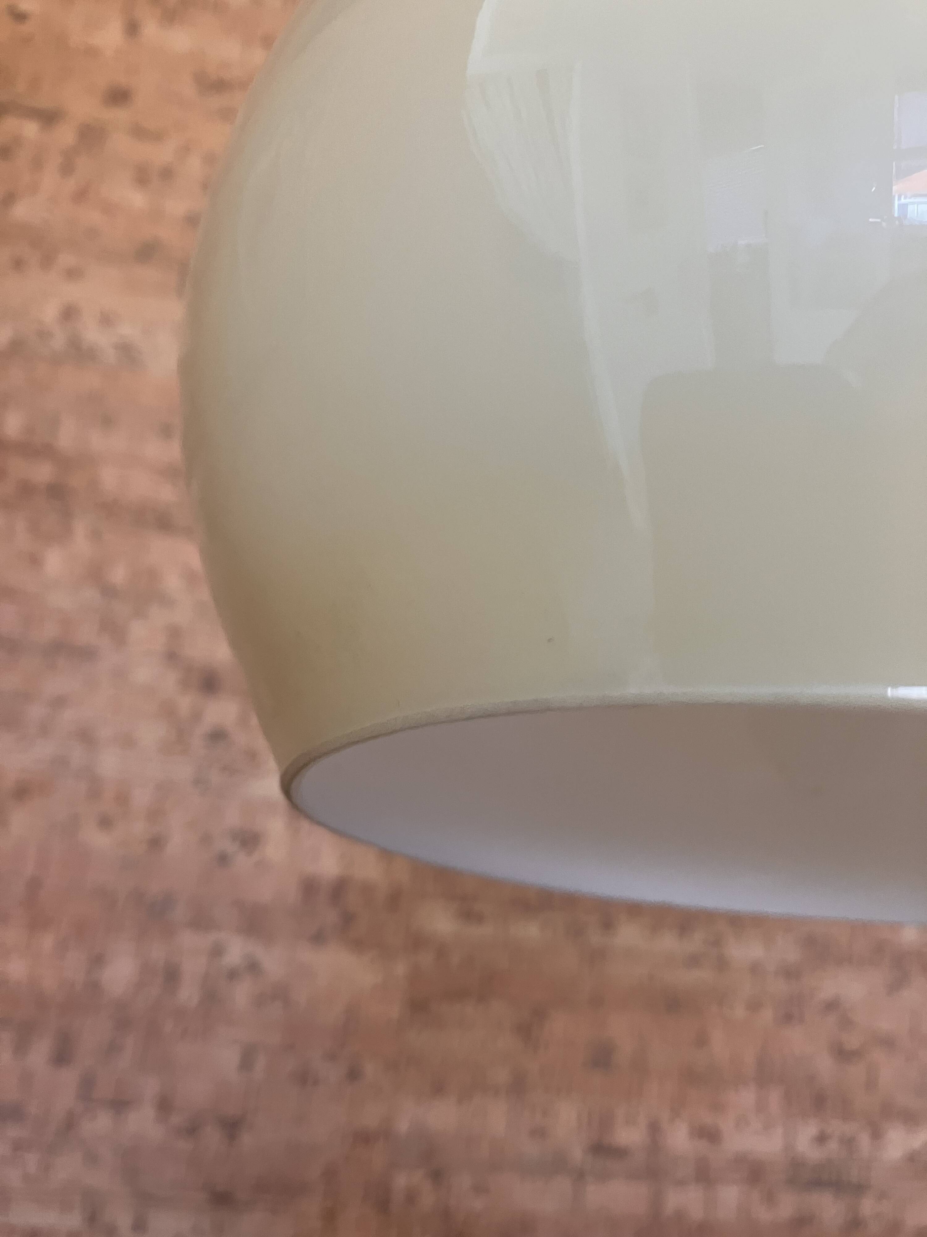 Suspension in vintage mid-century yellow vanilla opaline.