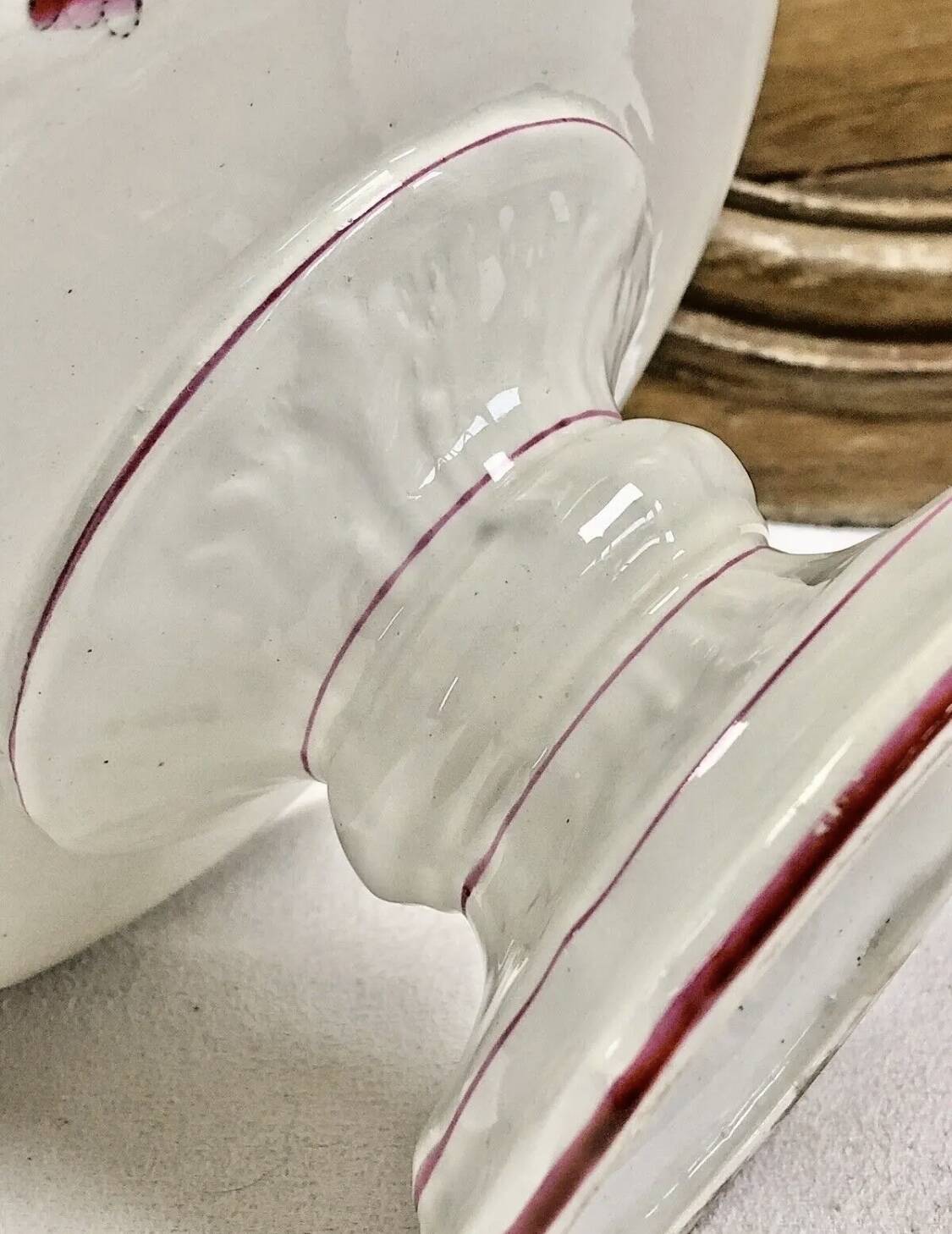 Compotier display on Luneville pedestal streetlight model