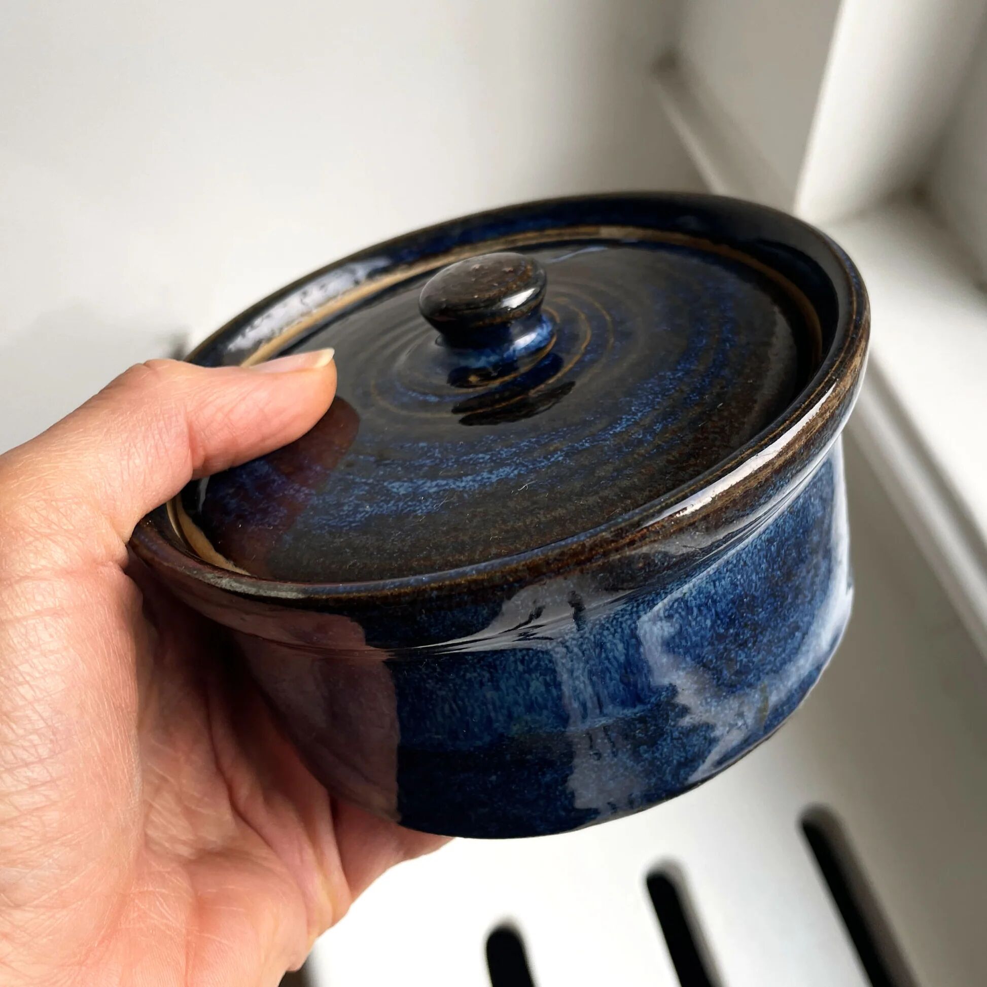 Pearson Chesterfield England blue vintage earthenware pot half pint