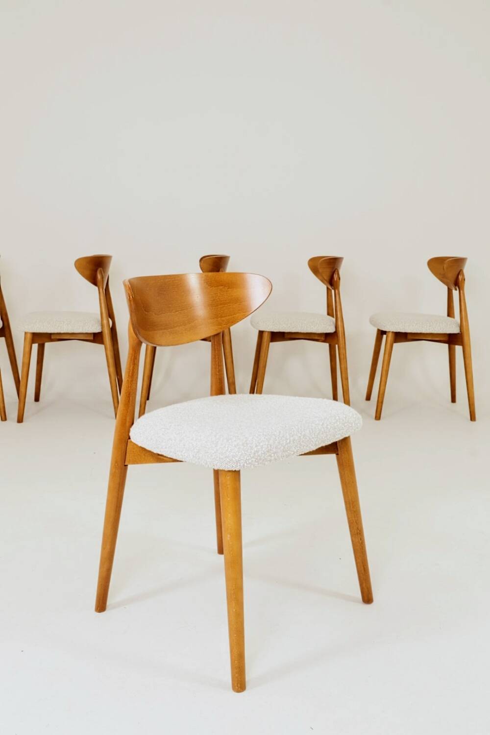 Set of 6 Dining Chairs, Light Beech Wood, White Bouclè Fabric, Modern 