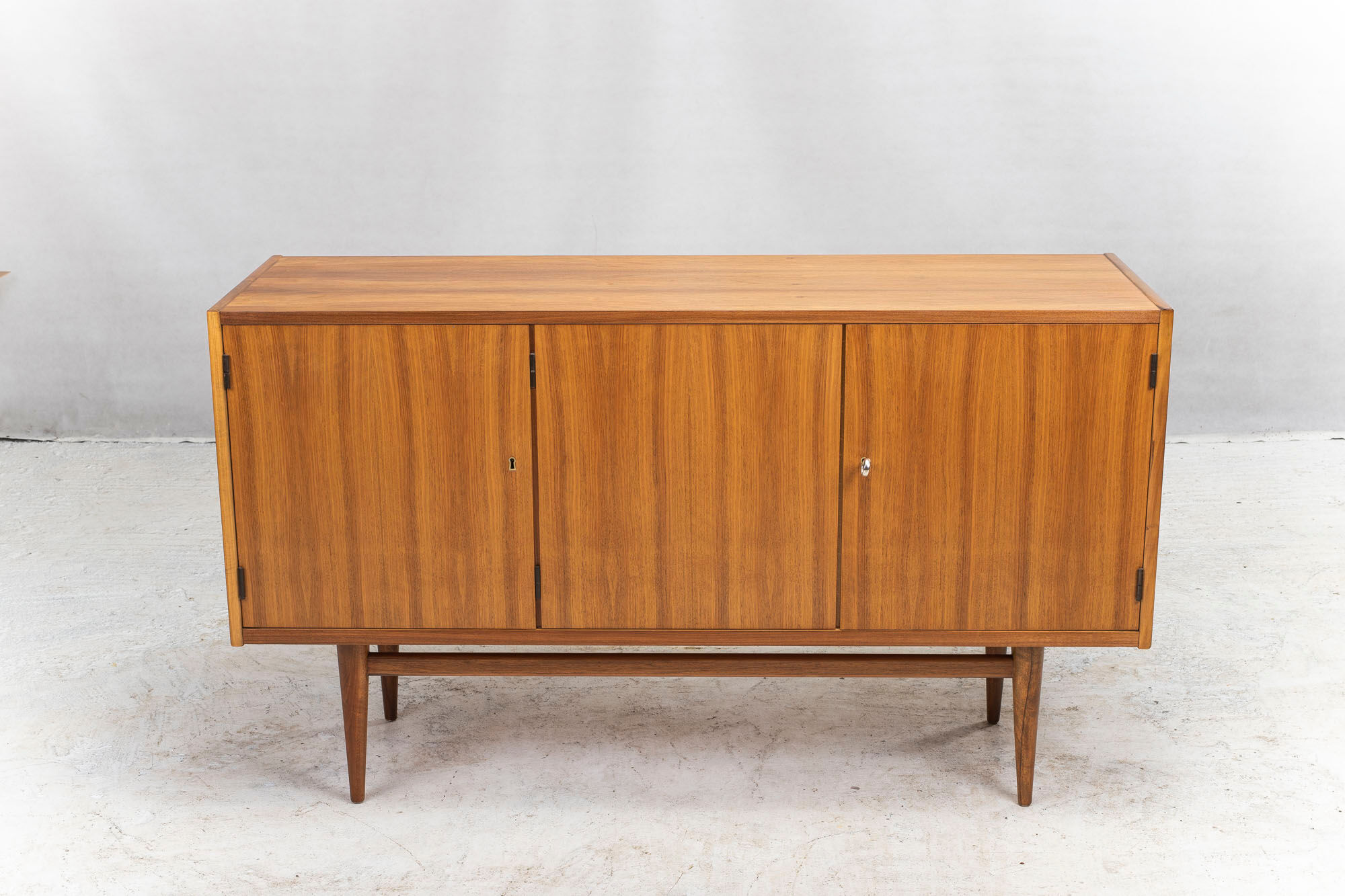 Enfilade en noyer, années 1960
