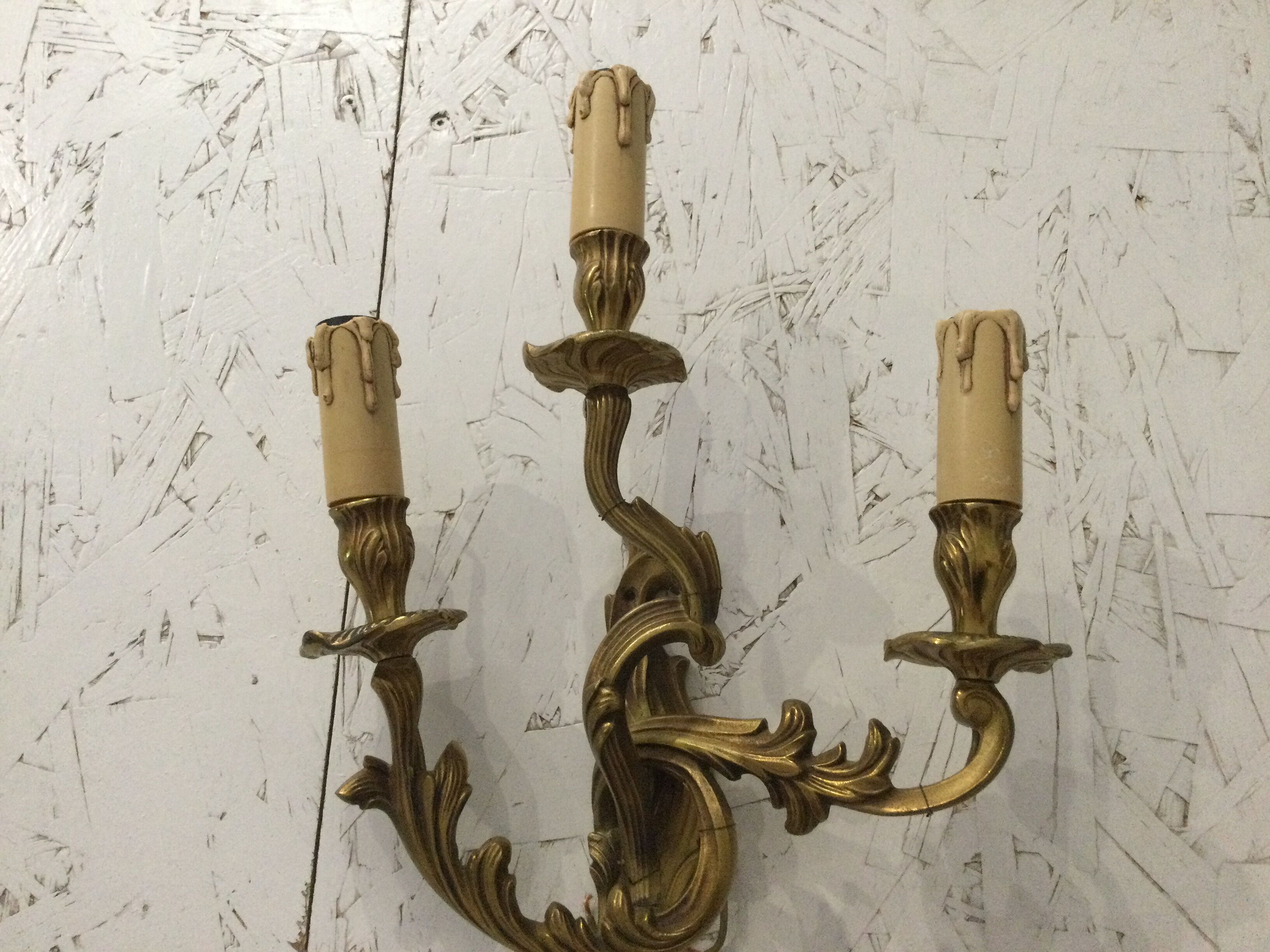 3-pointed bronze wall lamp