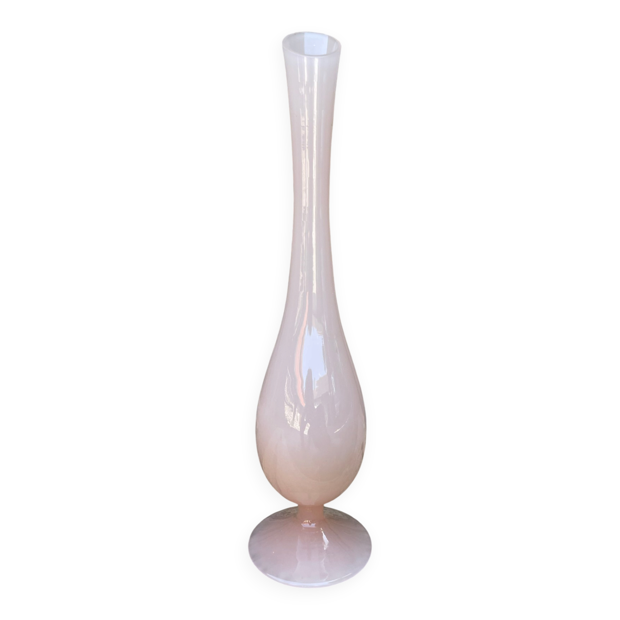 Vase in powdered pink opaline