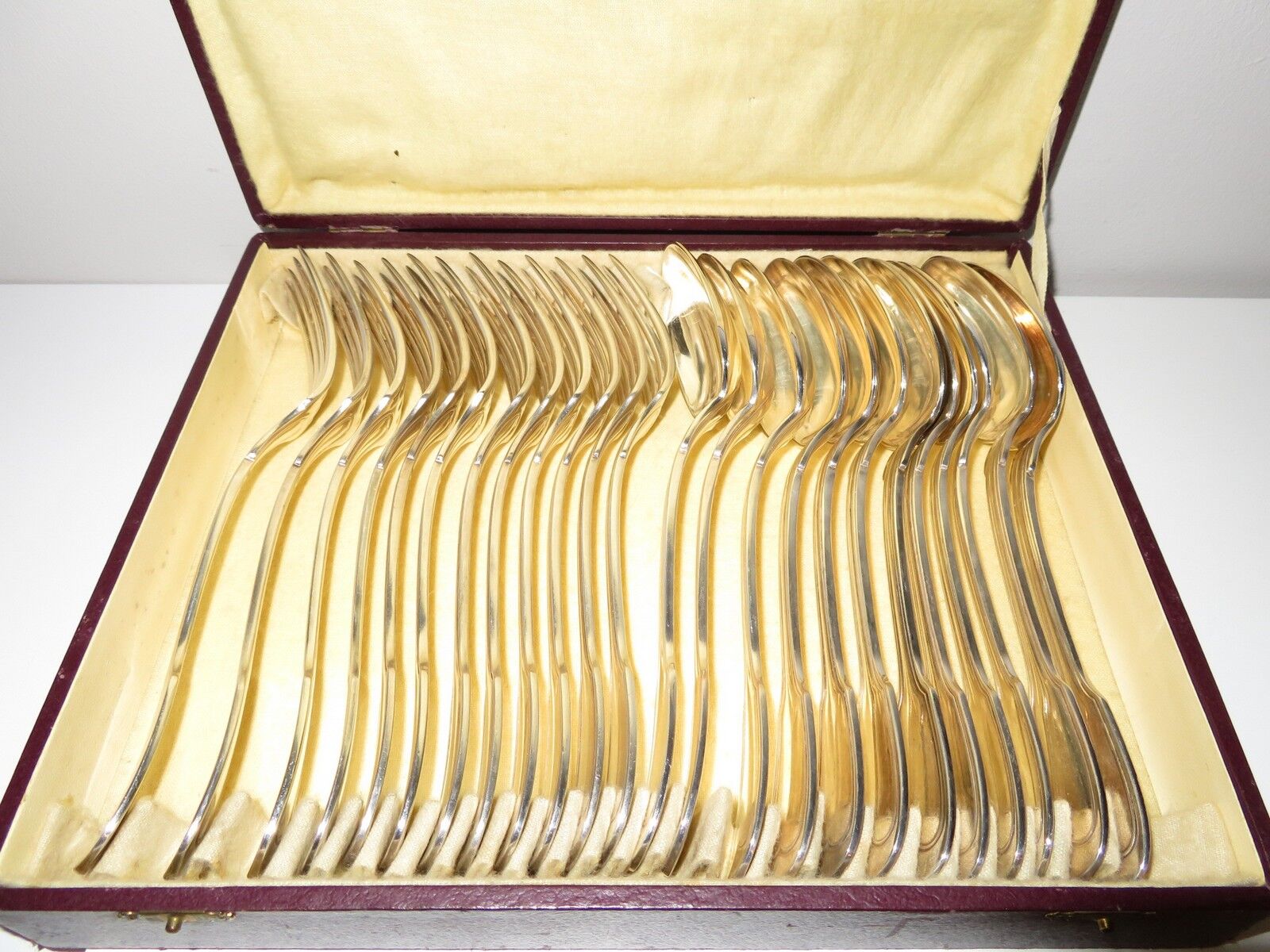 Housewife 12 forks 12 spoons in box