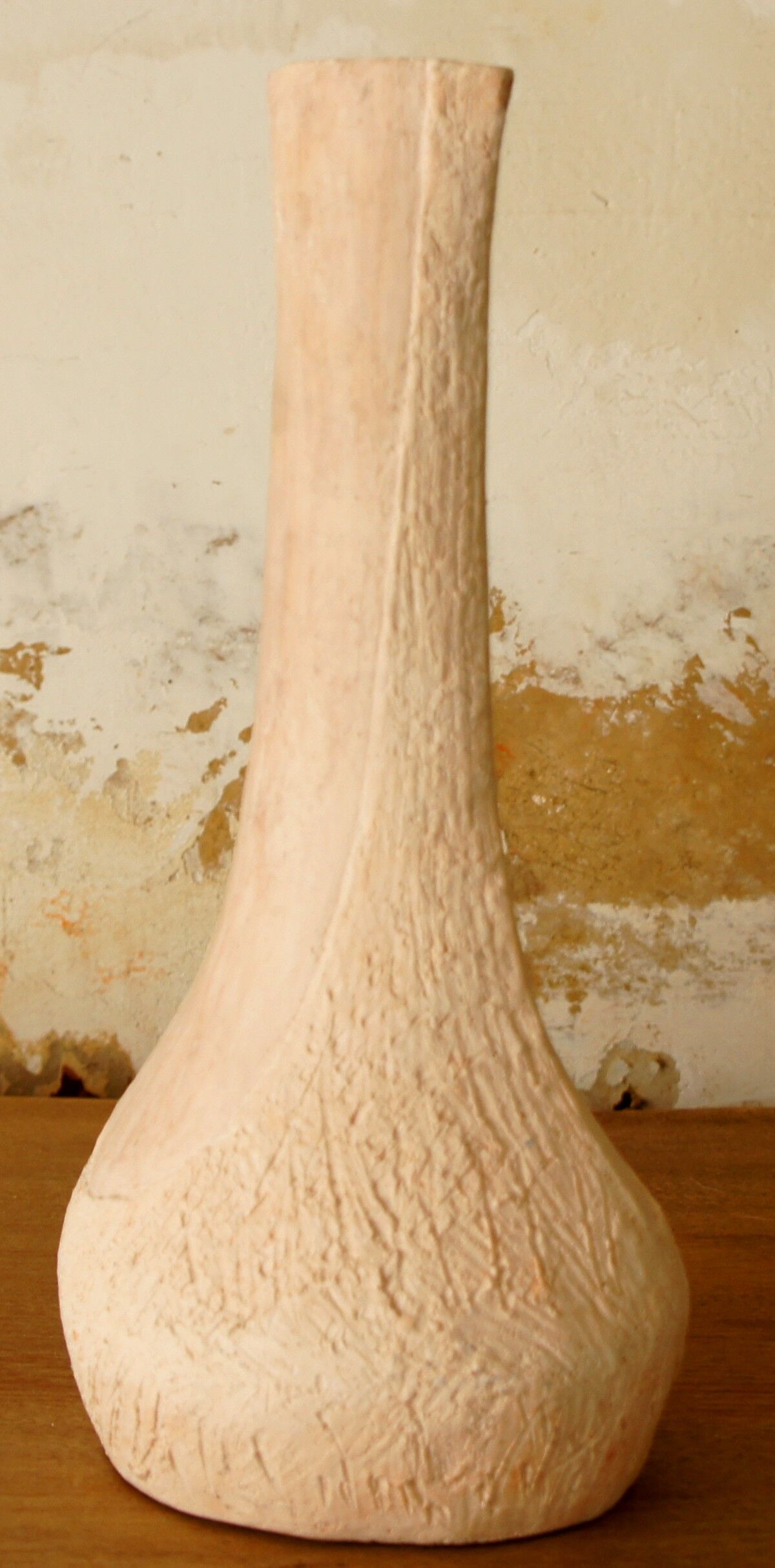 Soliflore vase in powder pink plaster