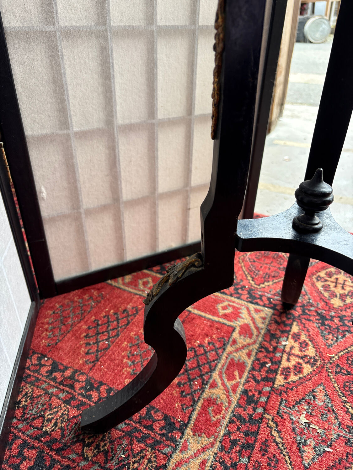 Napoleon III side table in blackened wood and bronze, decorated with chains, 19th century.