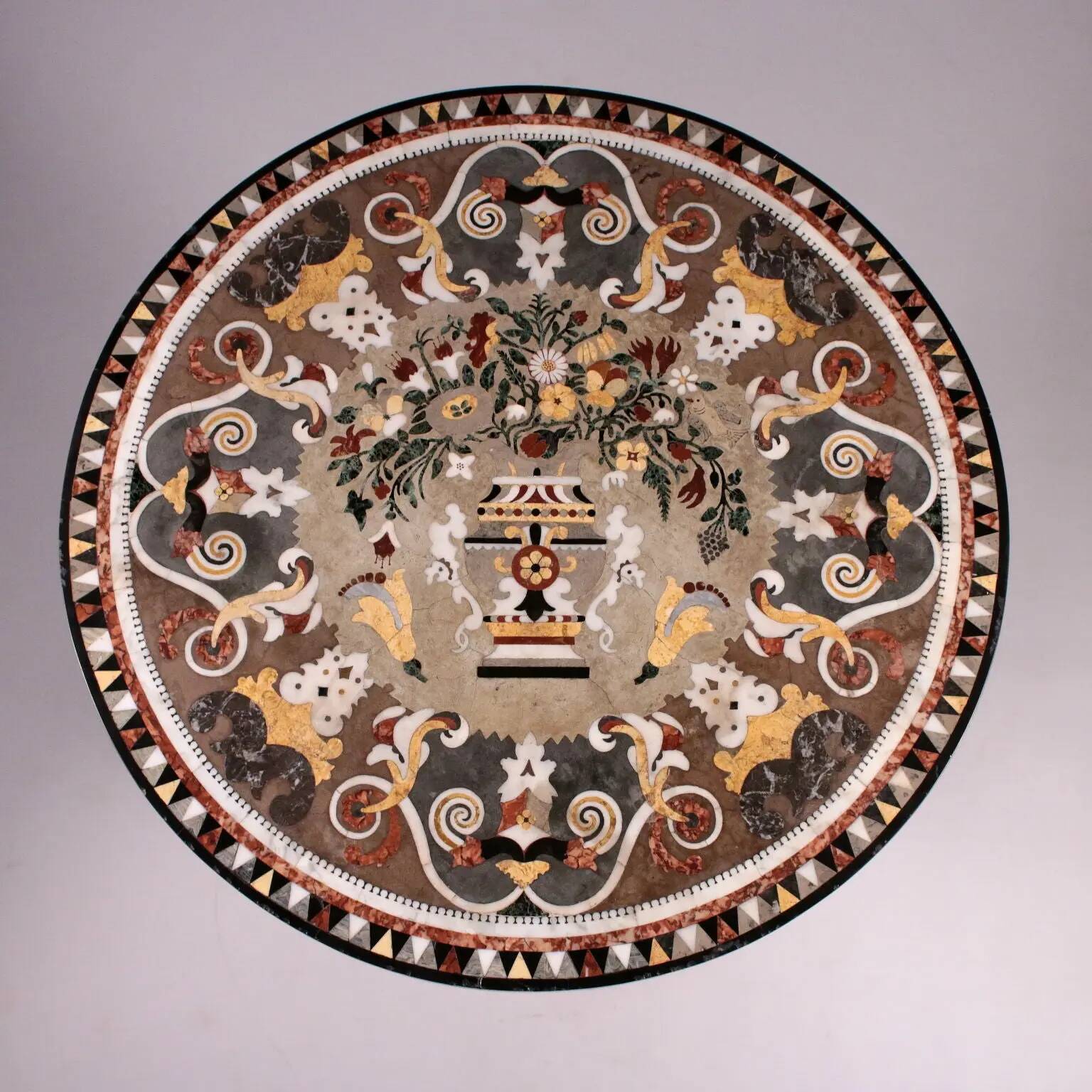 Napolitan marquetry round table, gilded, Italy, 19th century