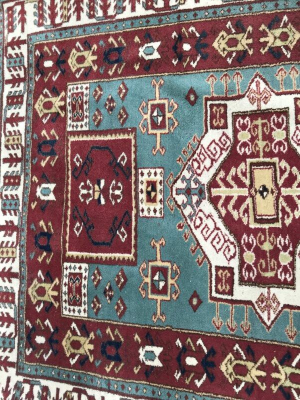 Vintage carpet Turkish konya done hand 130 X 158 CM