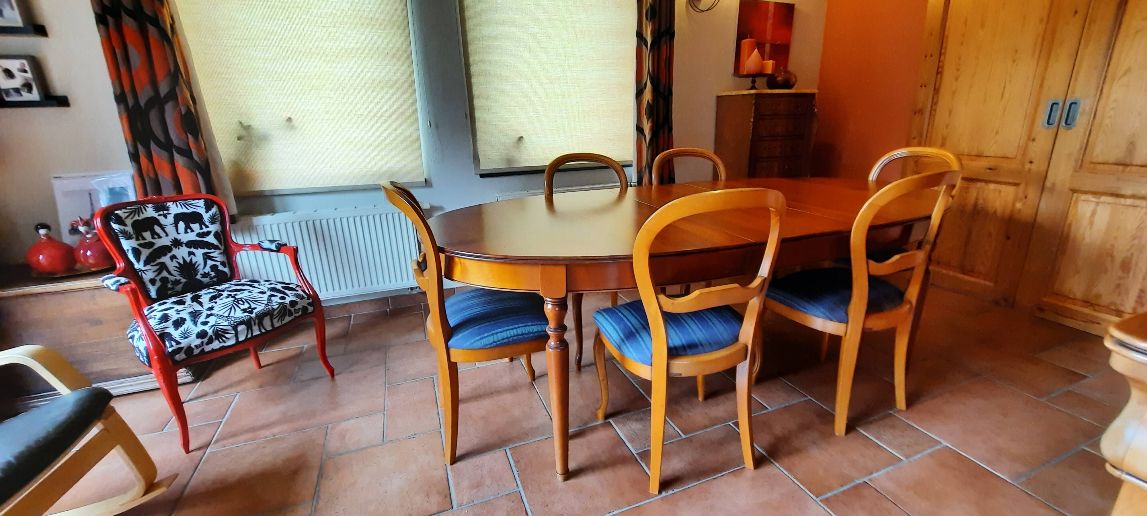 Dining table + 6 chairs in classic style (Louis-Philippe)