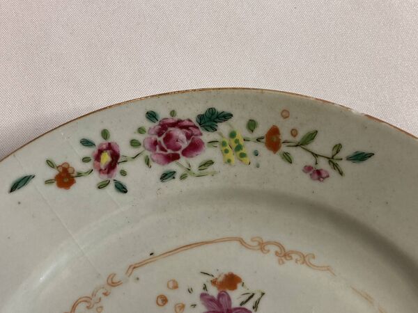 Compagnie des Indes, assiette en porcelaine aux pivoines XVIIIème