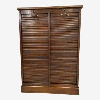 Double curtain cabinet