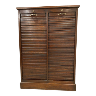 Double curtain cabinet