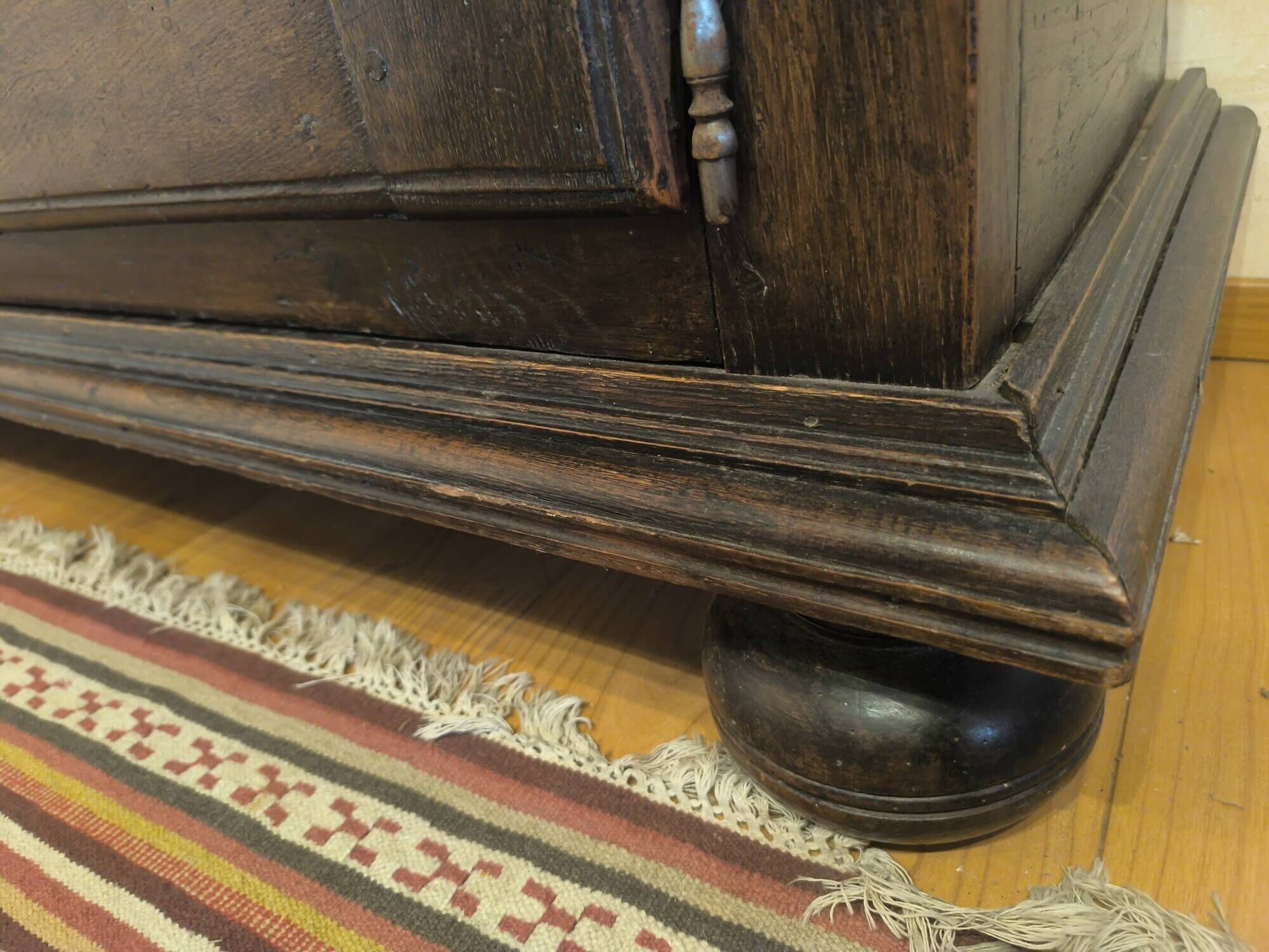 Louis xiii armoire - 17th century decoration with diamond point motif