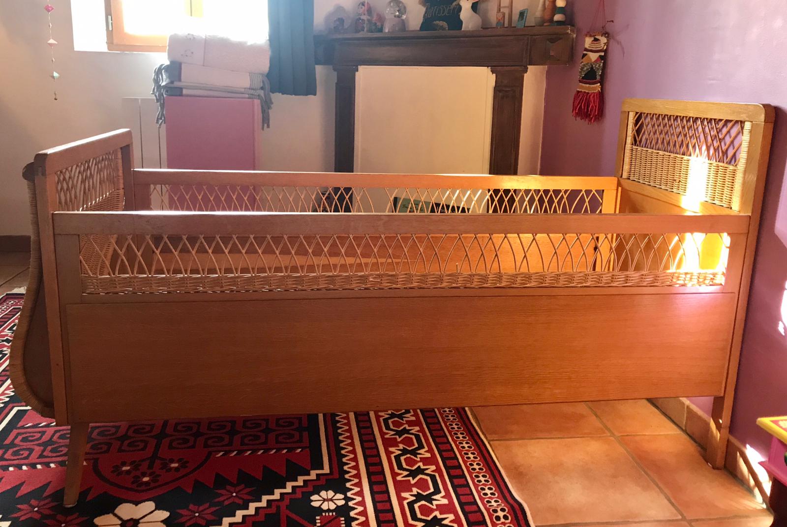 Rattan baby/child bed