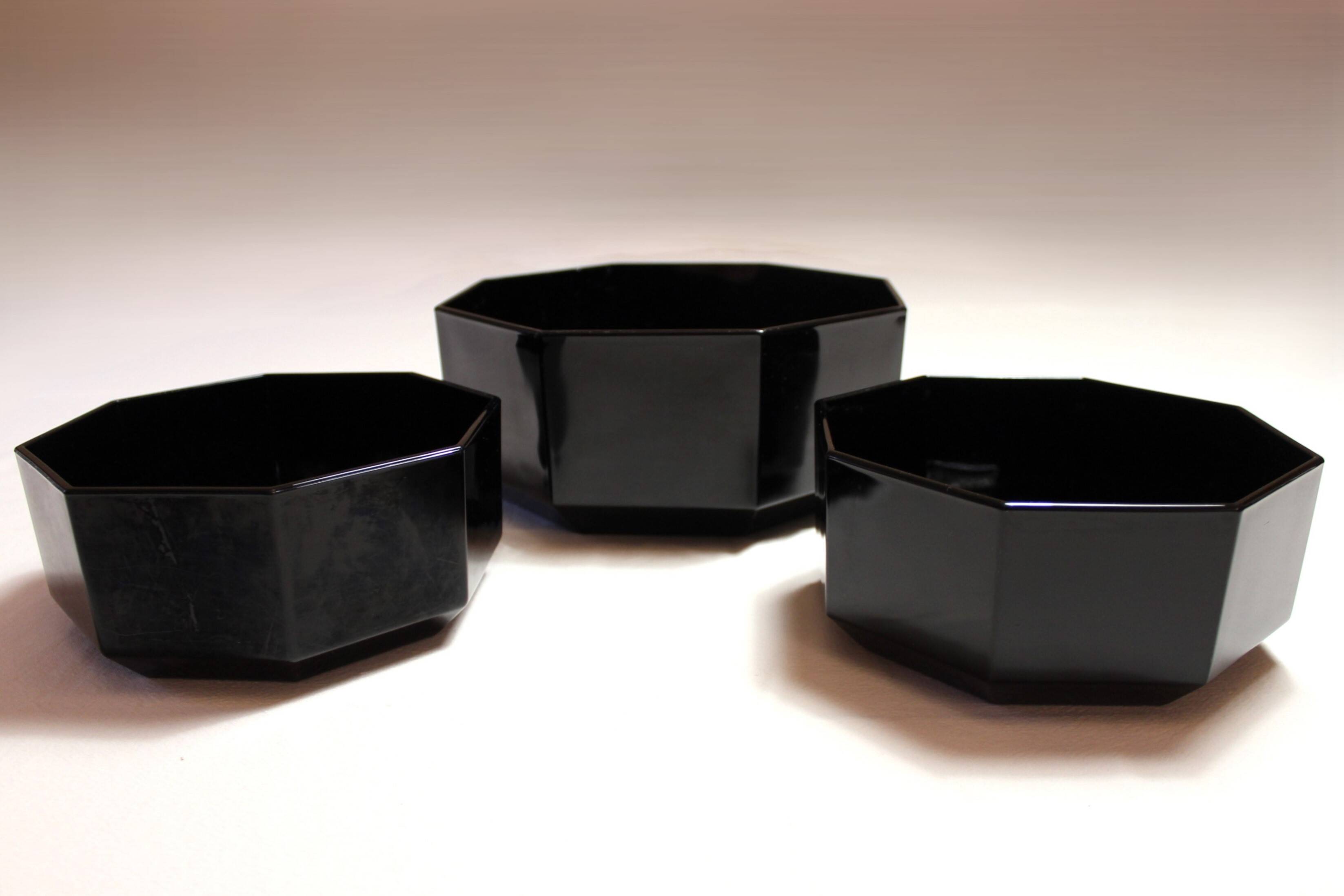 3 black Arcoroc "Octime" serving dishes