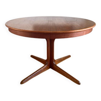 Scandinavian extendable dining table in teak
