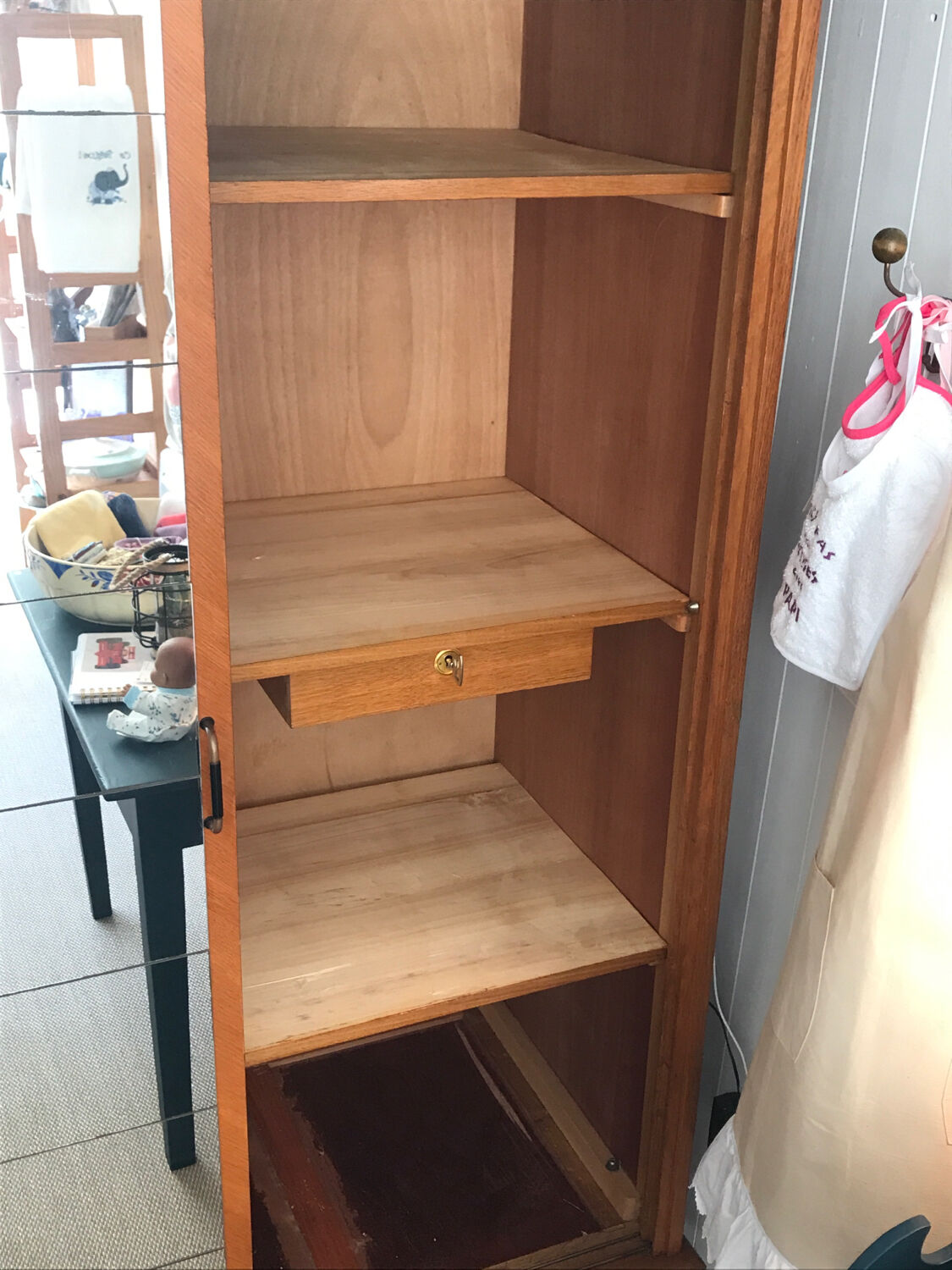 Vintage wardrobe foot compass