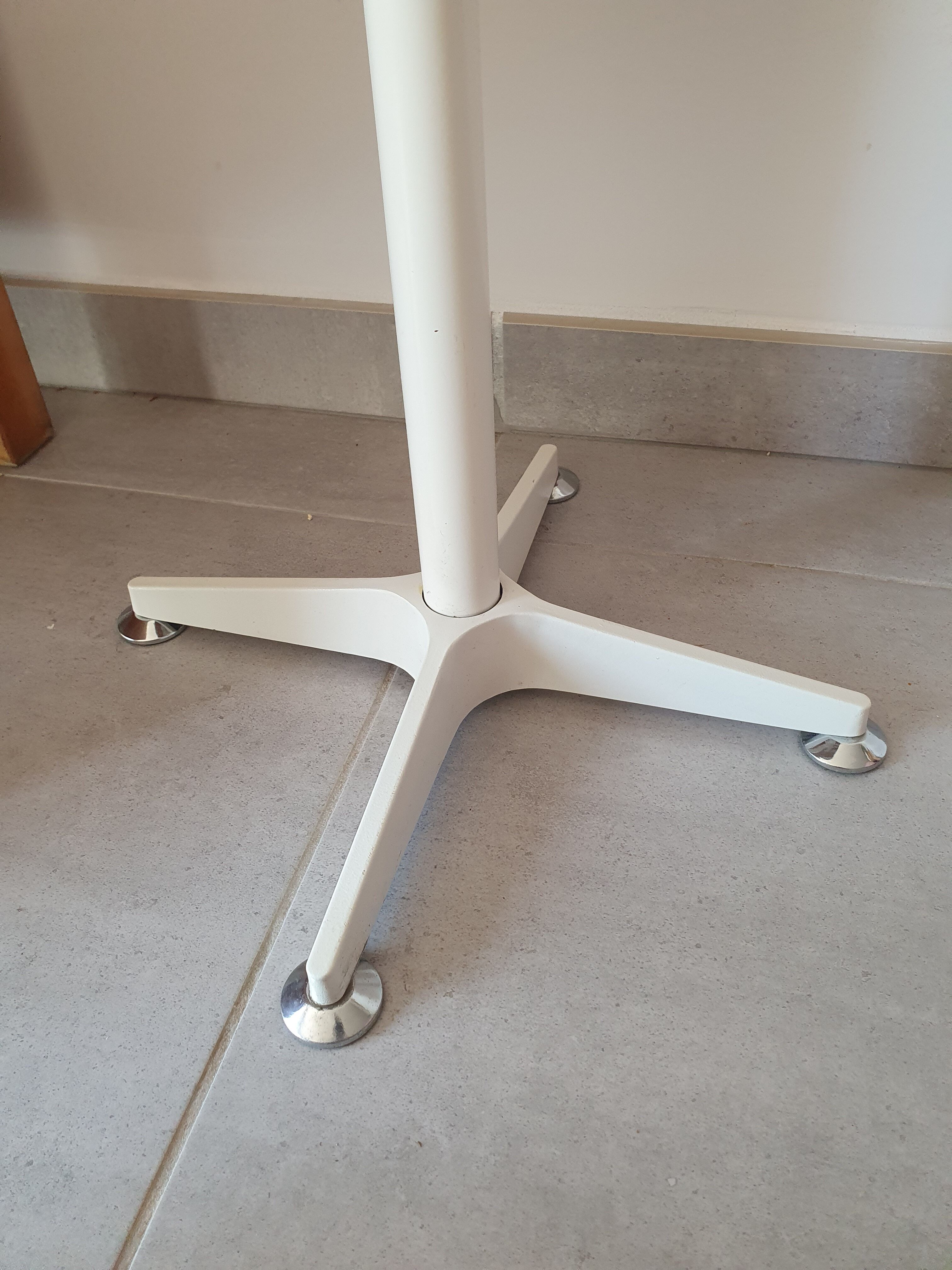 Vintage hairdresser orange year 60