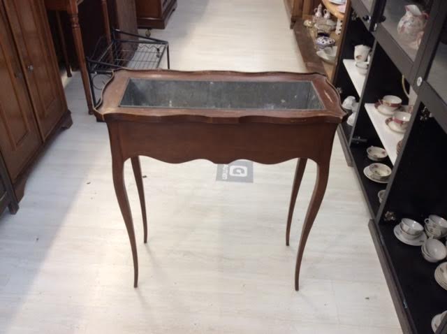 Indoor wooden planter