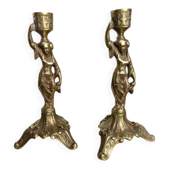 Paire de bougeoirs en bronze, porteuses d’eau