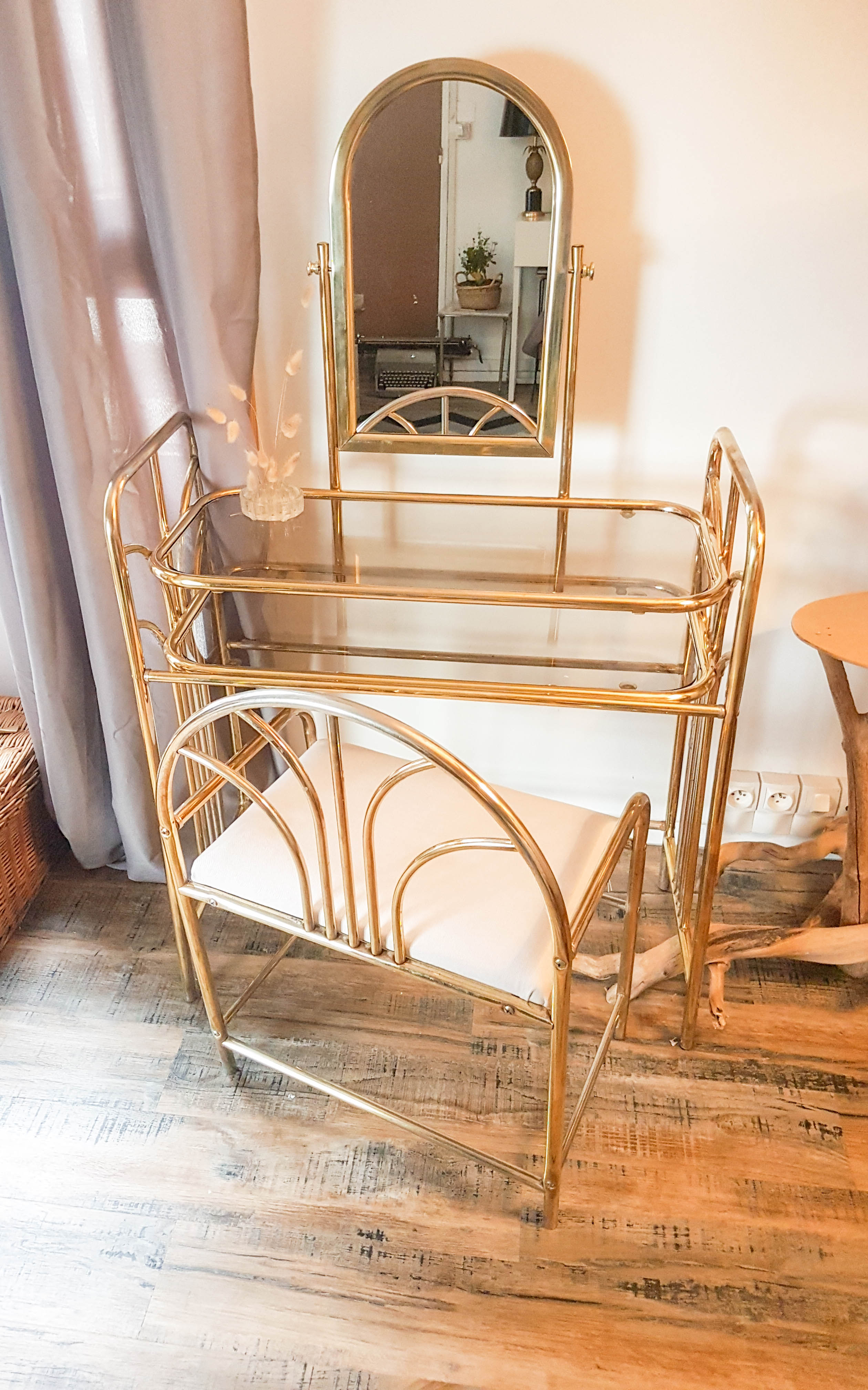 Mid century vintage art deco gold hairdresser