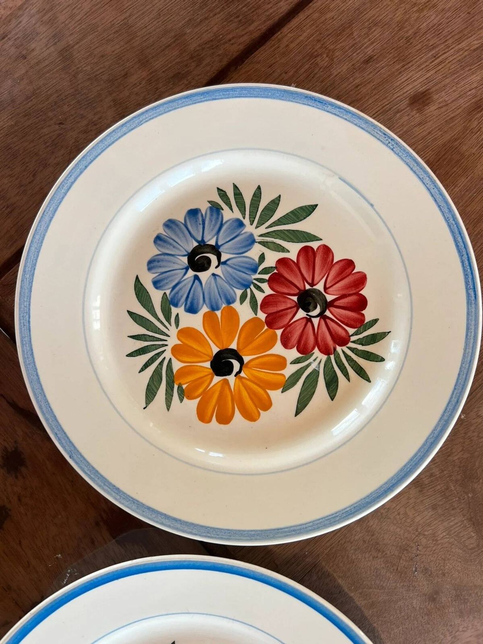 HBCM Montereau plates, Yvonne model, 22.5 cm (the duo)