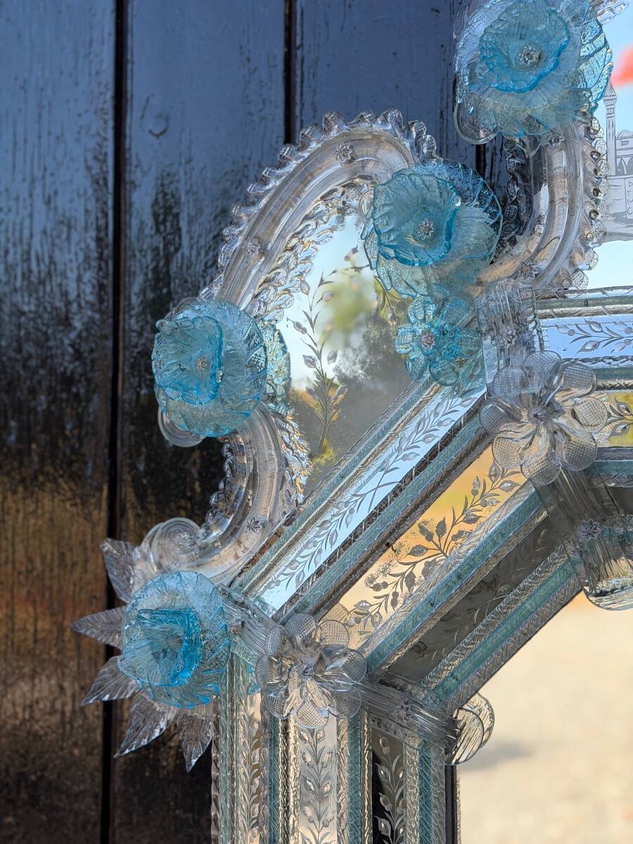 Venetian mirror in colourless and blue Murano glass, circa 1930.