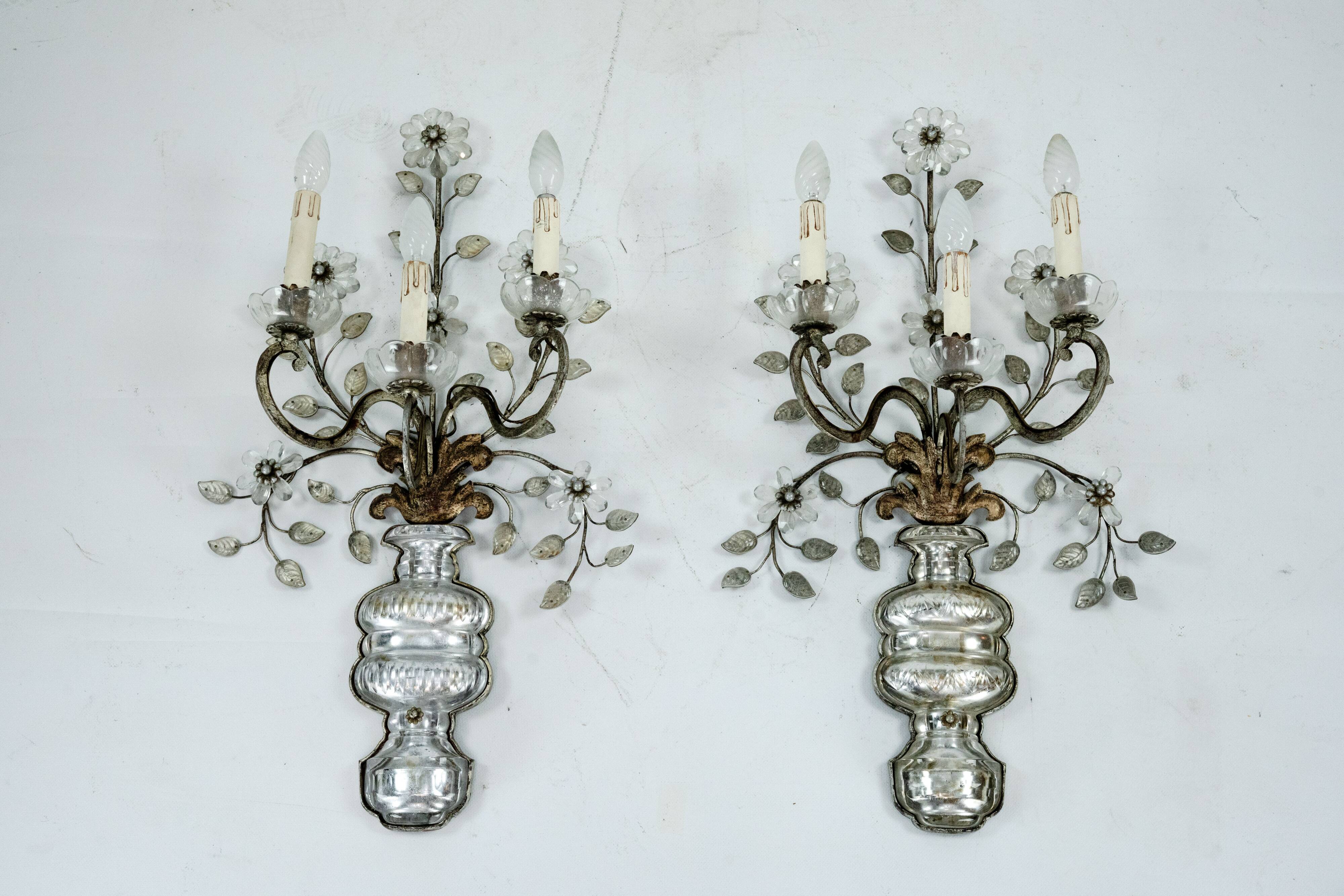 Paire de appliques en cristal et bronze Maison Bagues, années 1960.