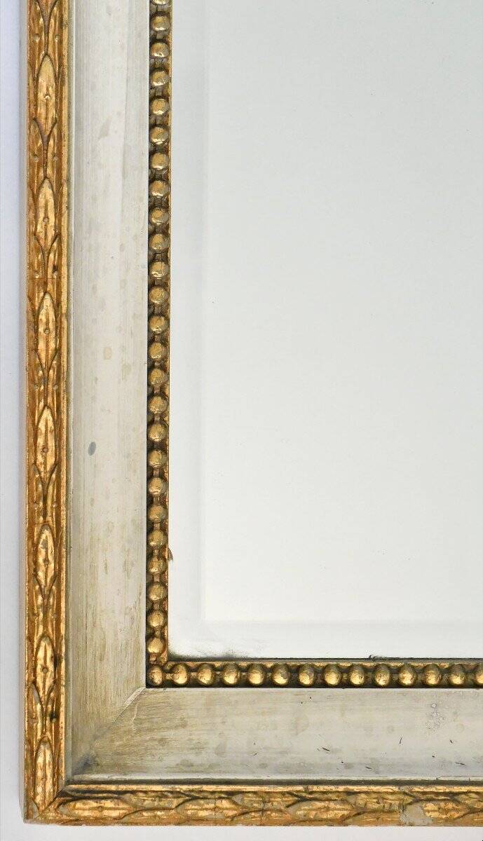 Miroir en bois laqué blanc et or à
