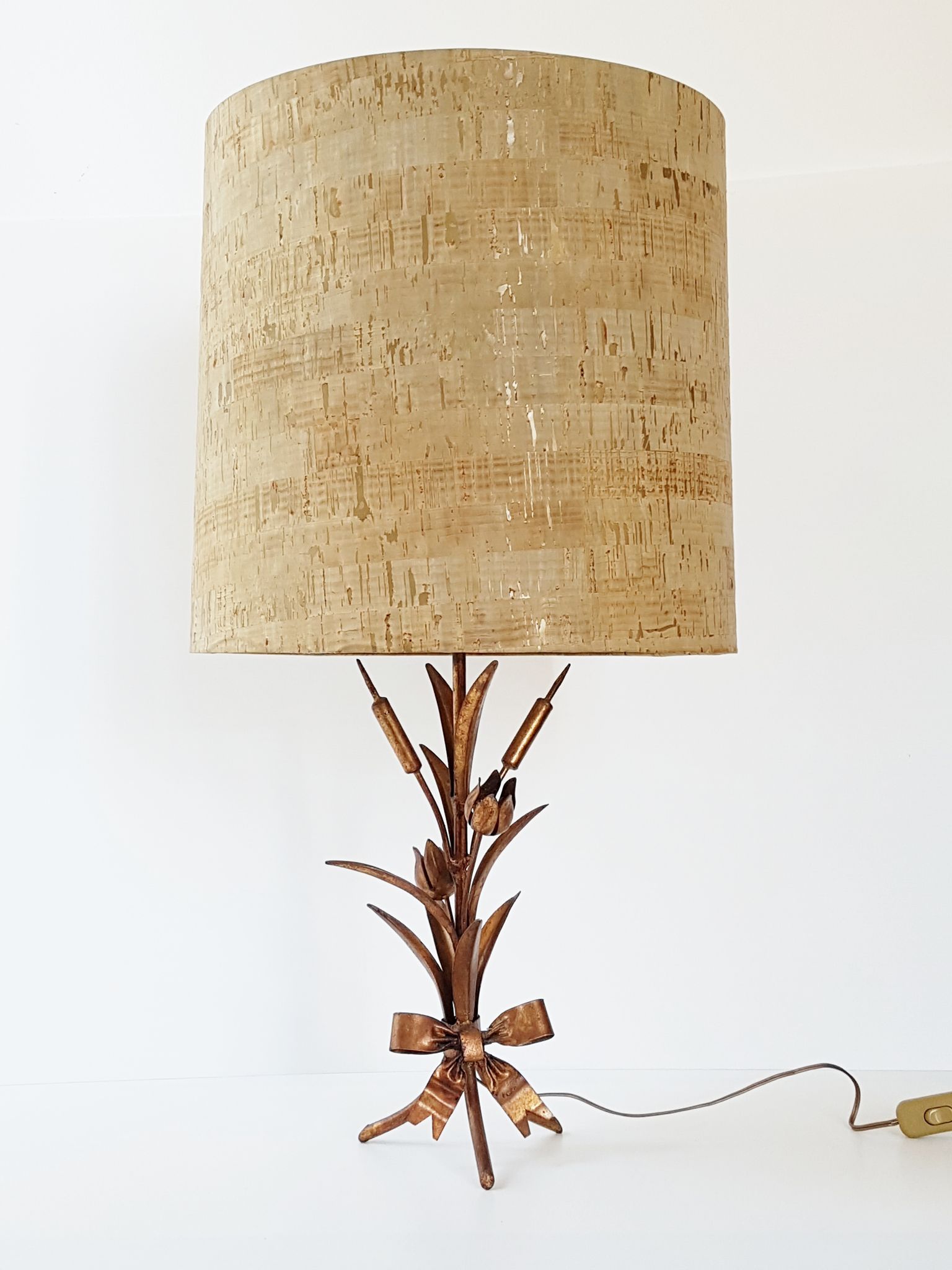 Lampe de table en métal doré 1970
