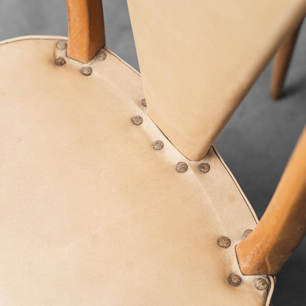 Ensemble de 6 chaises, simili cuir et bois, modernisme vintage années 50