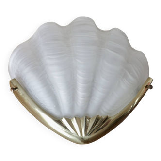 “Shell” wall lamp in gilded brass and frosted glass 1970