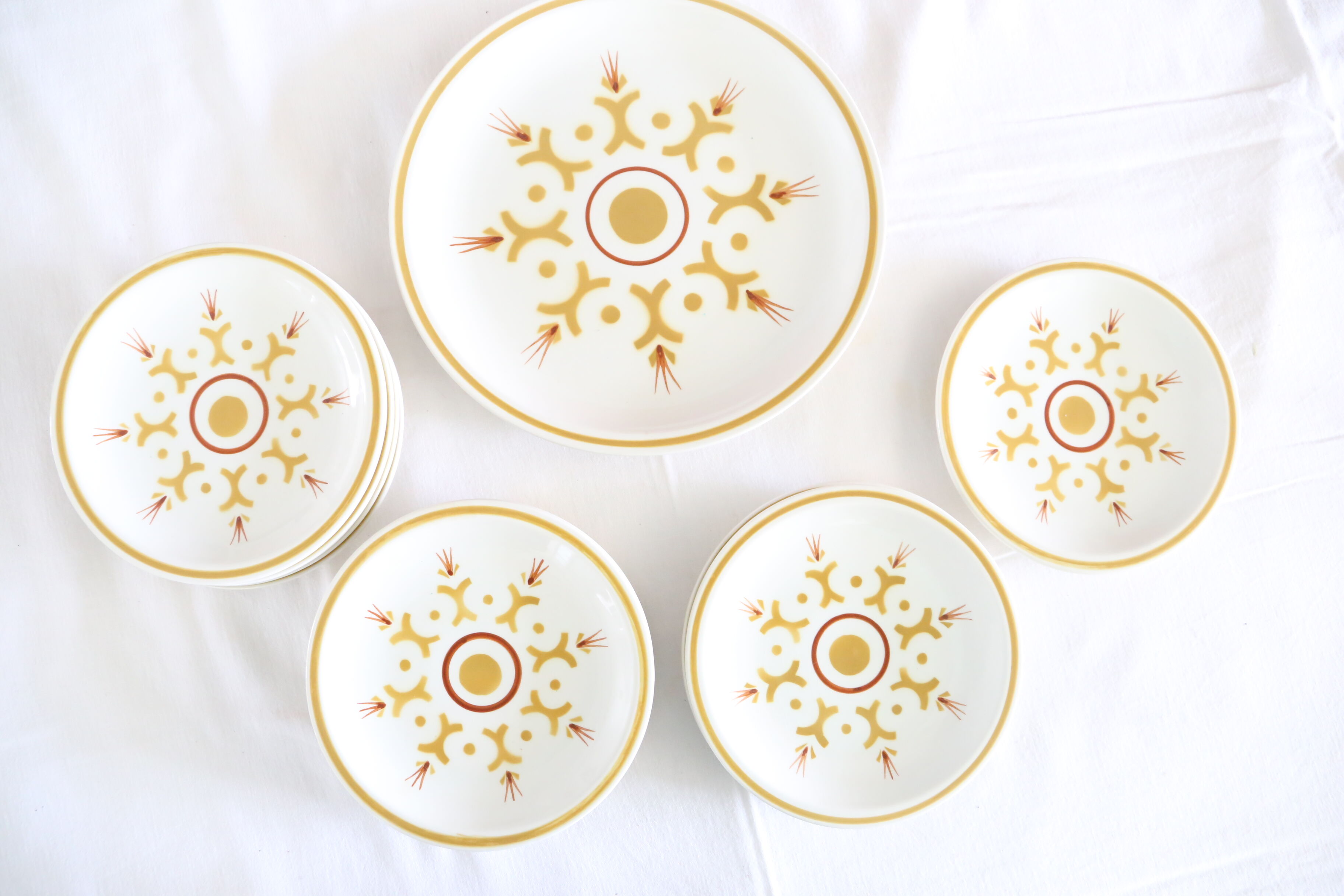 Longchamp dessert service, 10 plates and 1 dish, Vintage