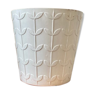 White terracotta pot cover