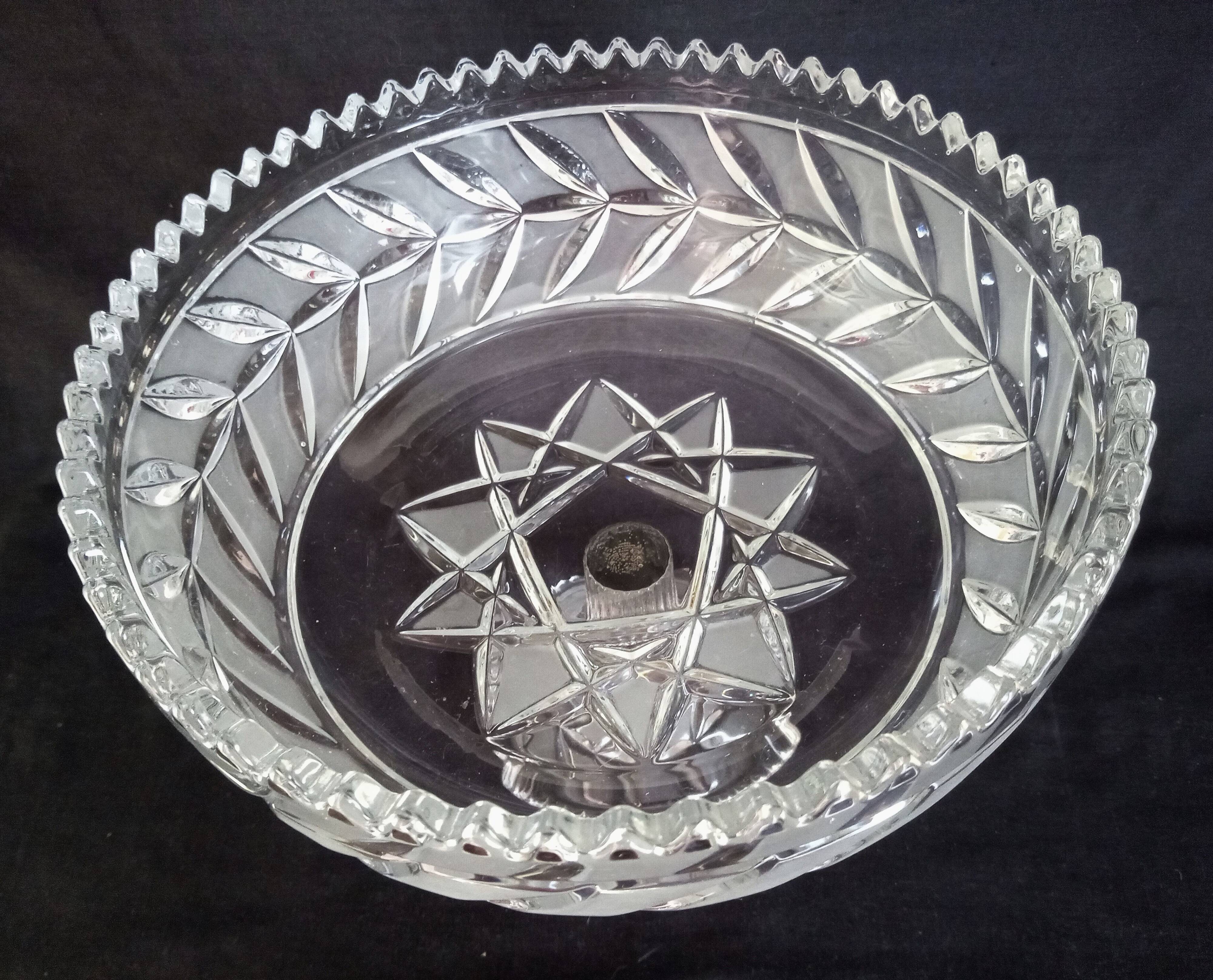 Centerpiece (or fruit bowl) on a cut crystal stand